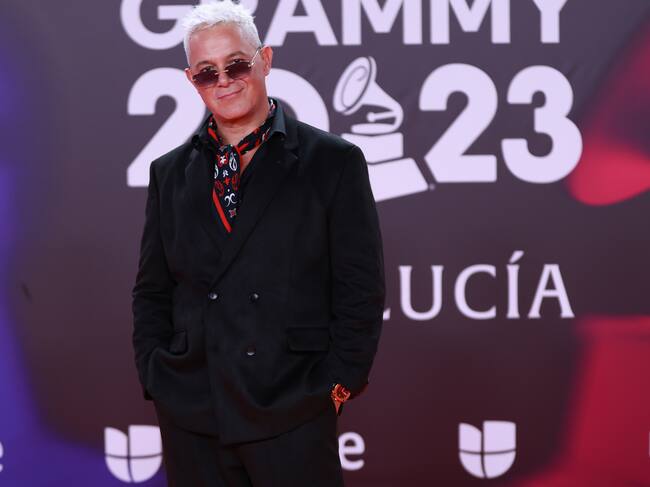 Alejandro Sanz posando durante el photocall previo a la gala de entrega de los Latin Grammy 2023, en el Palacio de Congresos de Sevilla.
