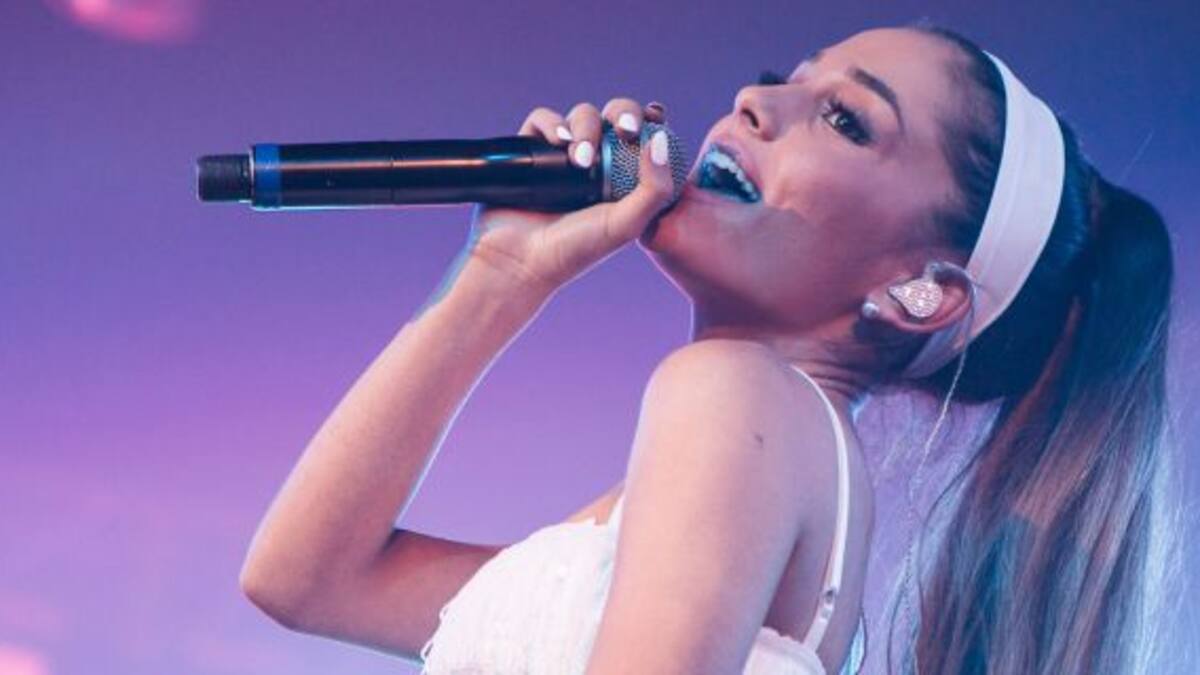 Ariana Grande se pelea en redes sociales con un fan