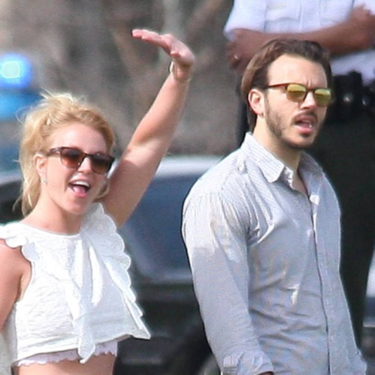 Britney Spears vuelve a enseñar ombligo