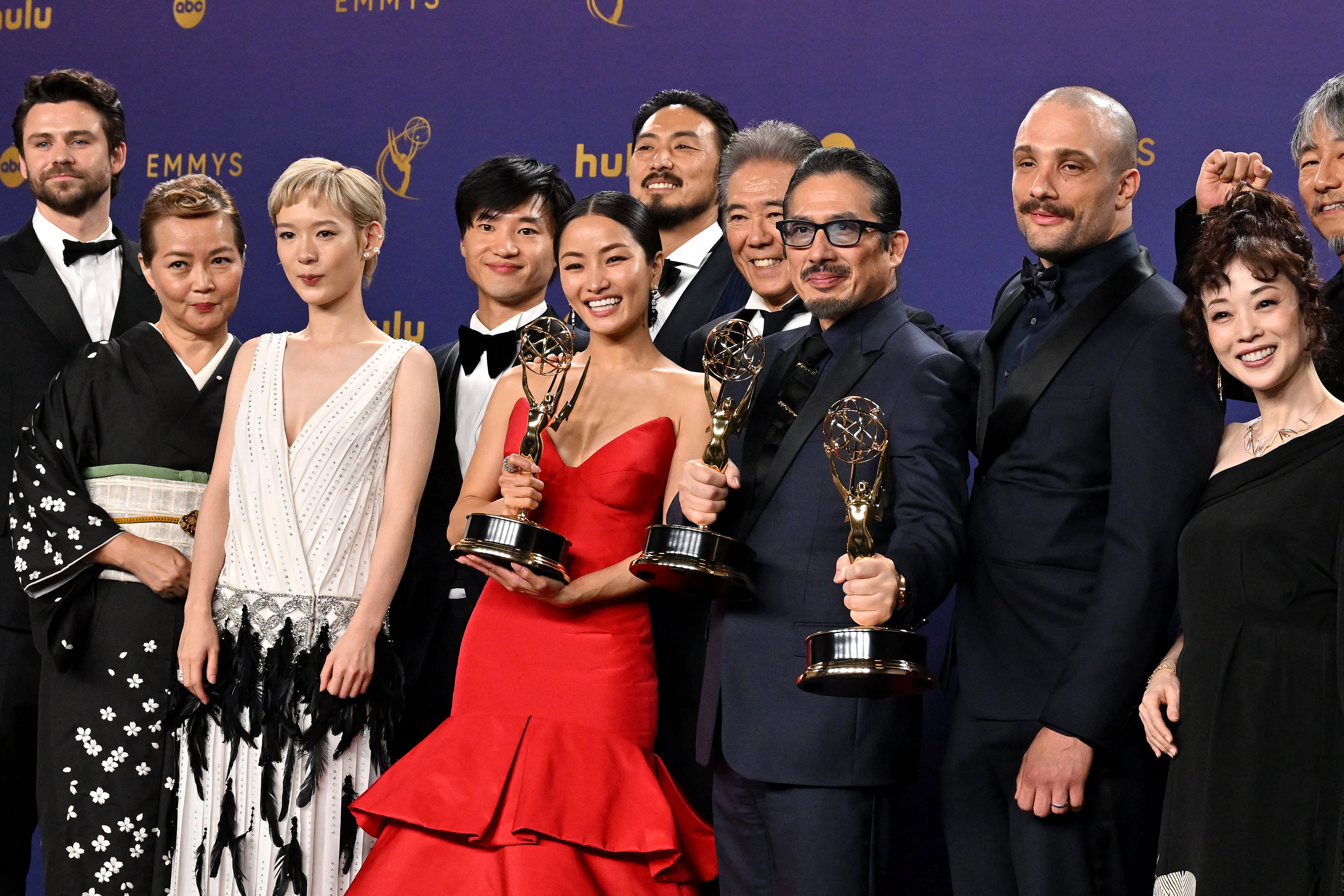 Reparto de Shogun, en los Premios Emmy 2024.