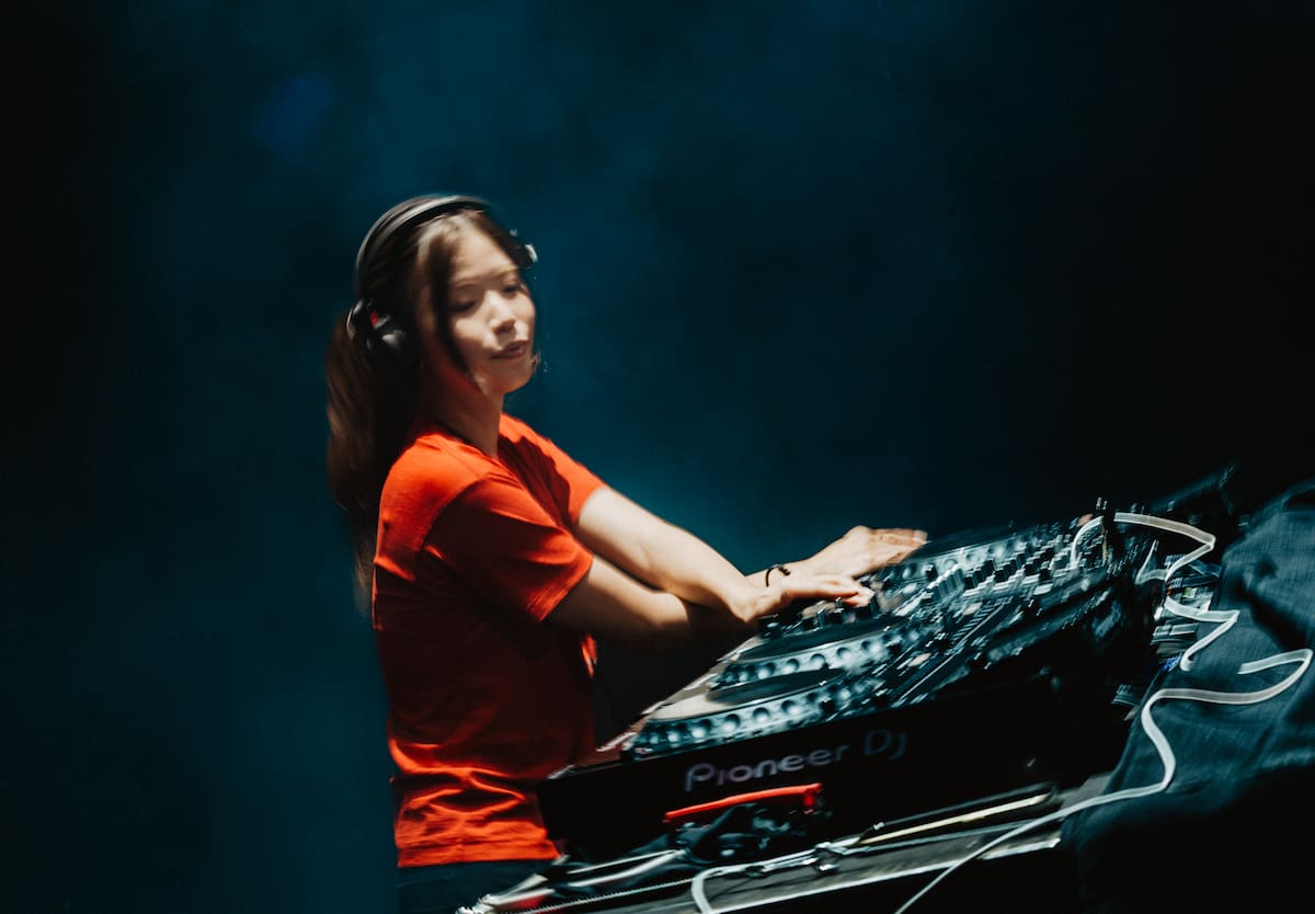 Riria envolvió al Sónar con sonidos íntimos entre ambient y electrónica suave.