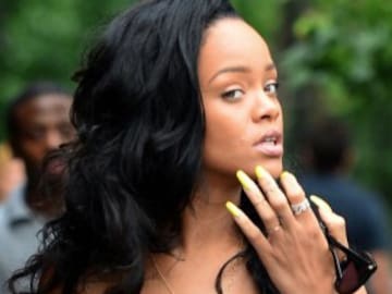 Rihanna da la bienvenida a la primavera en lencería para su nueva colección Savage X Fenty