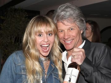 Miley Cyrus vuelve a ser Hannah Montana (eso sí, un poco diferente)