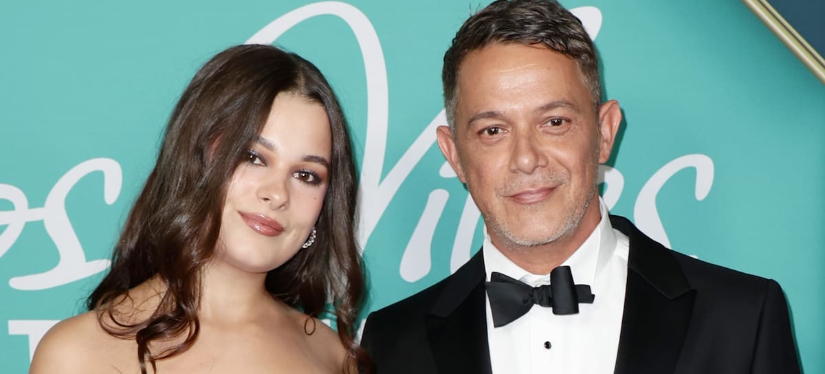 Manuela Sánchez con su padre, Alejandro Sanz, en el evento 'La persona del año' de los Latin Grammy 2024.