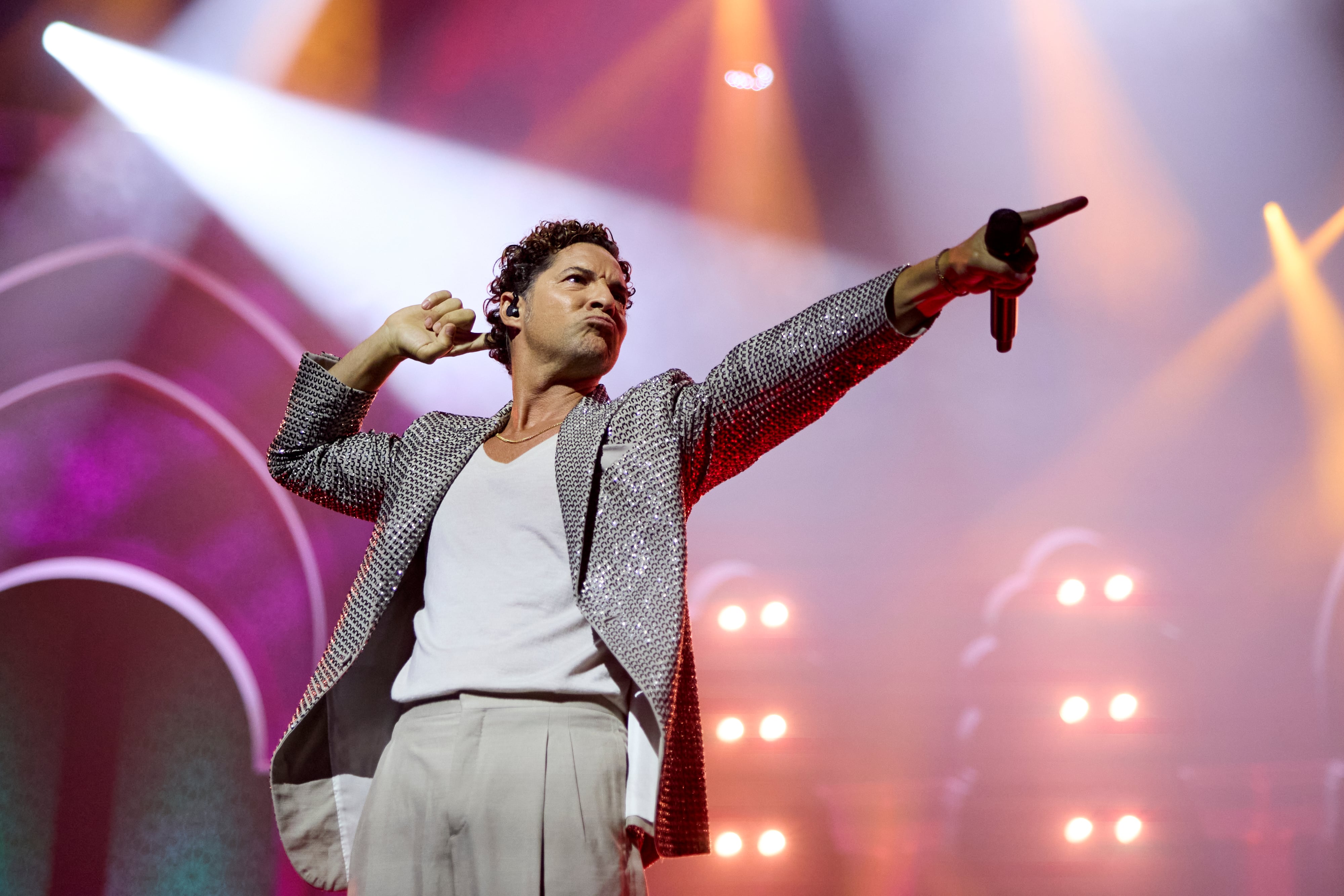 David Bisbal durante su actuación en un tributo de los Latin Grammy a la música andaluza