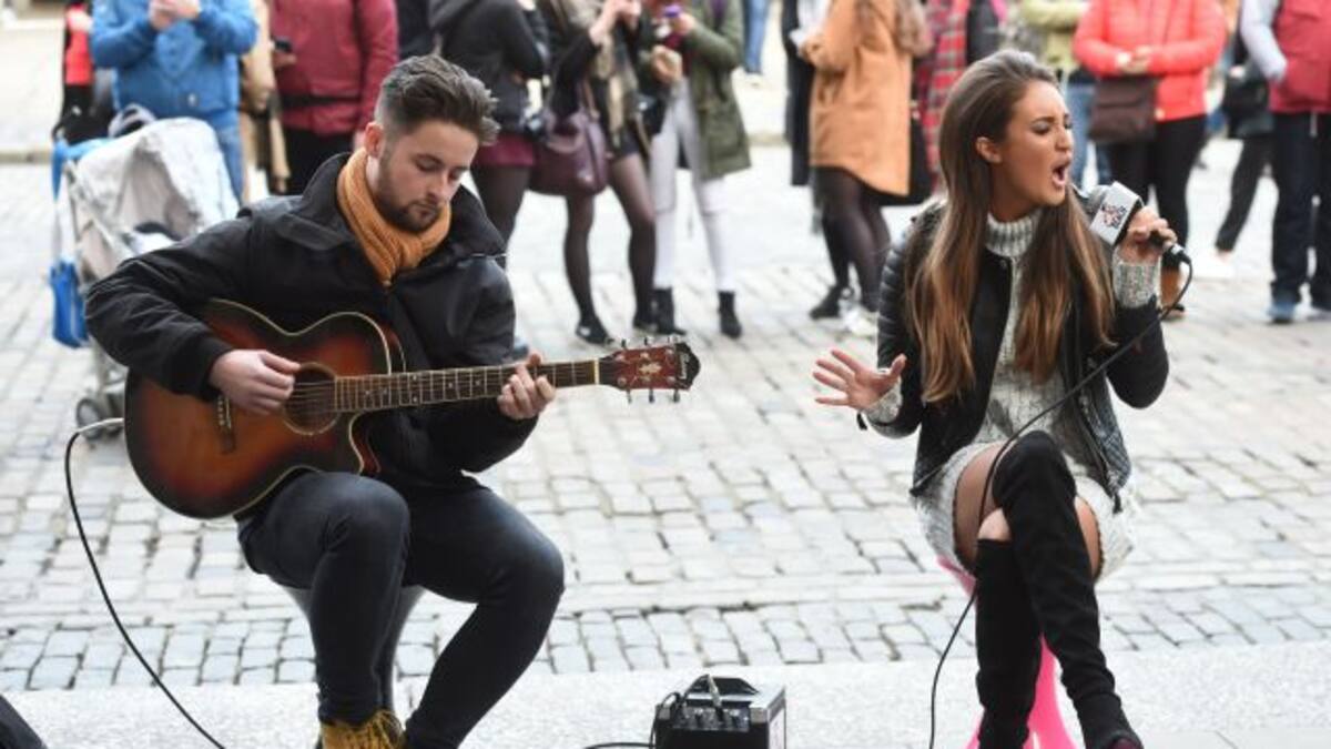 ¡Estos cantantes callejeros son la caña!