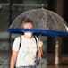 Mascarillas y lluvia: ¿siguen siendo eficaces si se mojan?