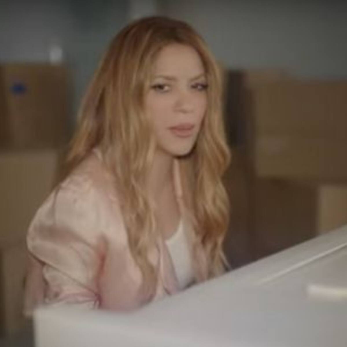 Shakira lanzó el video oficial de "ACRÓSTICO"