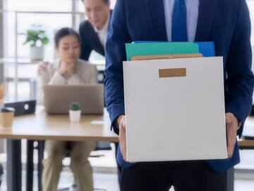 Le readmiten en la empresa después de despedirle y su vuelta viene con una denuncia de más de 600 euros