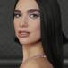 Dua Lipa en los Grammy 2021: el truco de maquillaje para que tus sombras brillen como las de ella