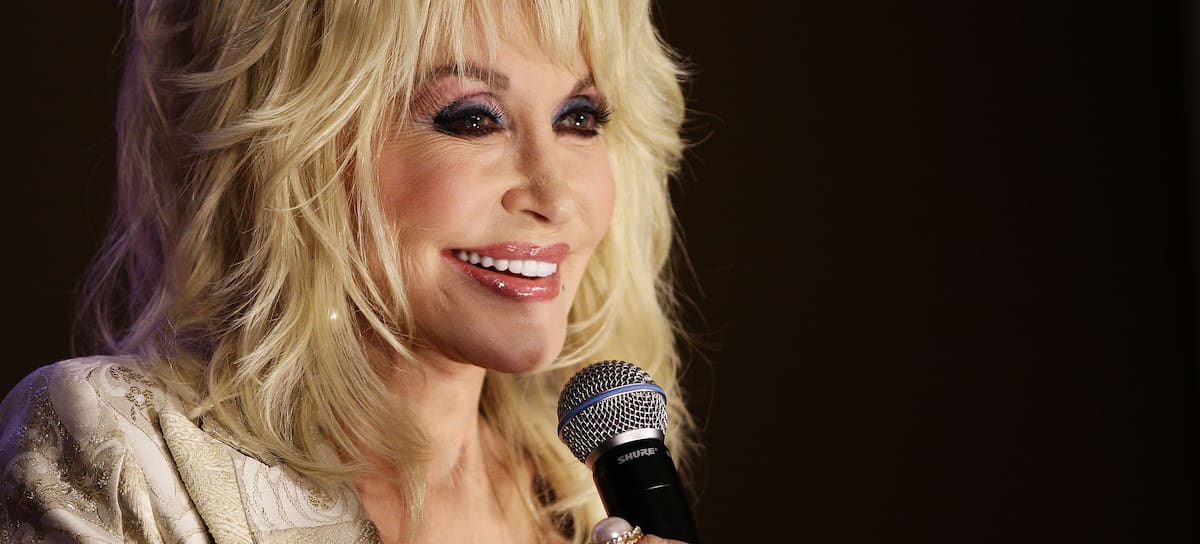 Dolly Parton habla con los medios de comunicación en una rueda de prensa celebrada en el InterContinental Sydney el 10 de noviembre de 2011 en Sídney, Australia.