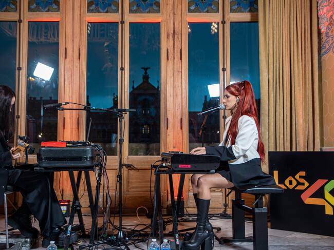 La artista catalana mostró la versión más ochentera de su nuevo trabajo artístico inspirado, según las palabras de la artista, en "una historia real".