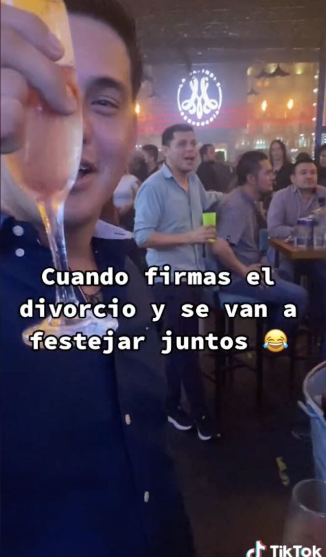 Pareja celebra su divorcio juntos