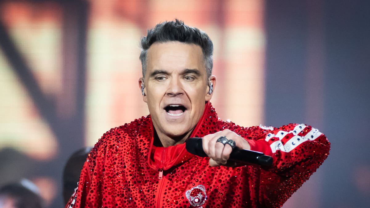 Miss Monique y Robbie Williams sorprenden en Ibiza con 'Beauty In Us'