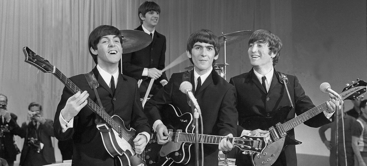 The Beatles durante una actuación en 1964.