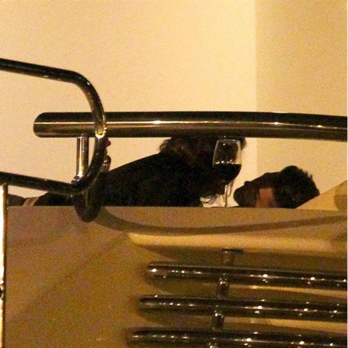 Justin Bieber se relaja acompañado