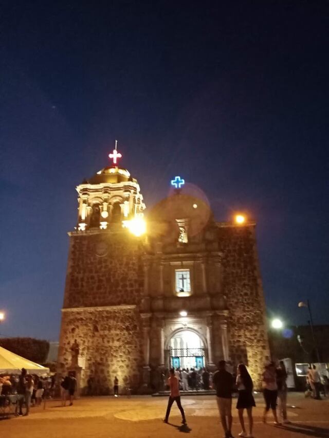 En condiciones de poca luz, se llega a ver borrosa la foto en algunas partes