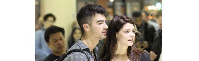 La primera vez de Joe Jonas!