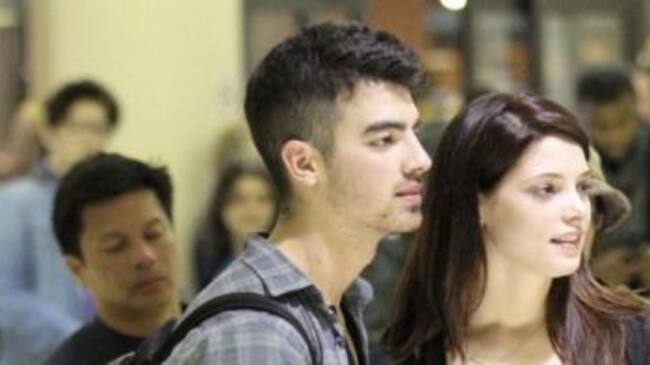La primera vez de Joe Jonas!
