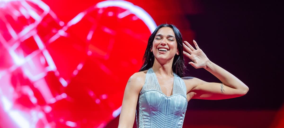 Amberes, Bélgica - 12 de junio: (Solo para uso editorial) (Acceso exclusivo de la agencia) Dua Lipa actúa en el escenario durante la gira europea Radical Optimism en Sportpaleis el 12 de junio de 2025 en Amberes, Bélgica. (Foto de Geert Vanden Wijngaert/Getty Images para ABA)