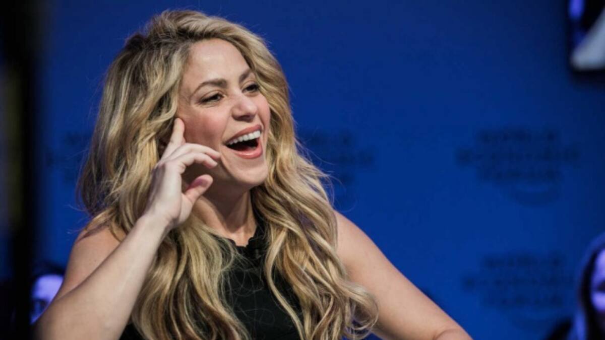 Una azafata le hace el Waka Waka a Shakira en pleno vuelo