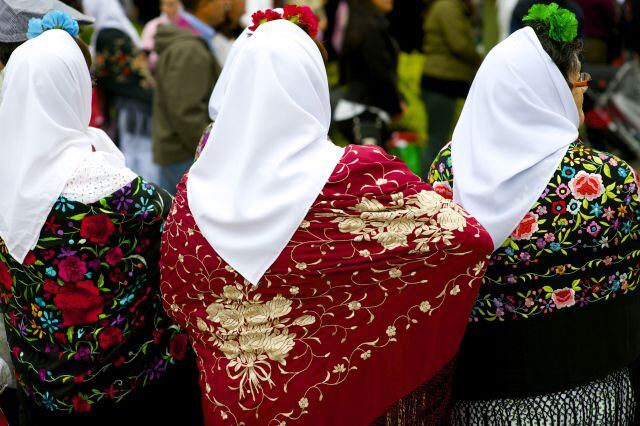 Mantones de chulapa, el traje típico regional de San Isidro.