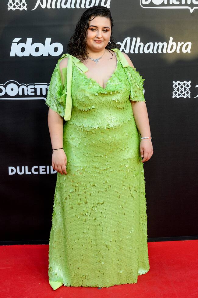 Más concursantes de OT 2023, en esta ocasión, Bea que eligió un color complicado, el verde, con esos lazos en los tirantes que le aportaba el toque coquette tan en tendencia.