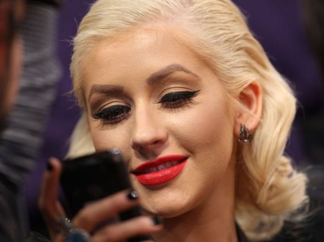 "I’m a genie", "in a bottle", "Baby": Christina Aguilera usando WhatsApp.