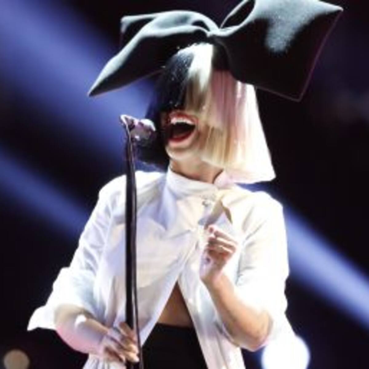 Sia reversiona un clásico de Los Beatles para Netflix