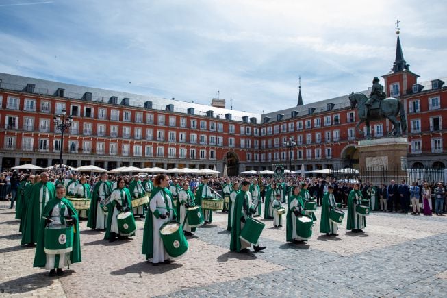 La Tamborrada en la Plaza Mayor de Madrid. 