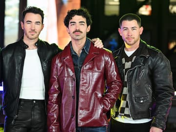Jonas Brothers, Selena Gomez, Benny Blanco, Manuel Carrasco y Cazzu llegan con sus nuevas canciones