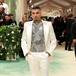 Met Gala 2024: Rosalía y Rauw Alejandro, el ying y el yang de la alfombra
