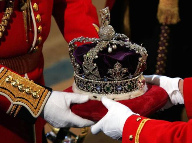 Esta corona es el tesoro más valioso de la realeza británica que llevó la reina Isabel II y de la que se habla en esta producción audioviosual.
