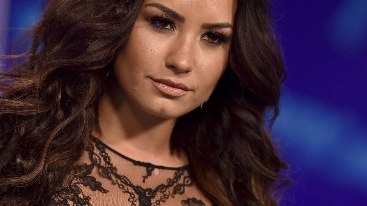 Demi Lovato le hace una brutal dedicatoria a su ex en 15 minutes