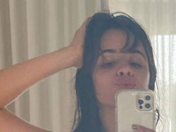 Tras críticas a su cuerpo, Camila Cabello presume selfie en bikini