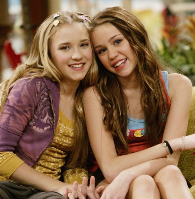 Emily Osment y Miley Cyrus durante la grabación de &#039;Hannah Montana&#039;