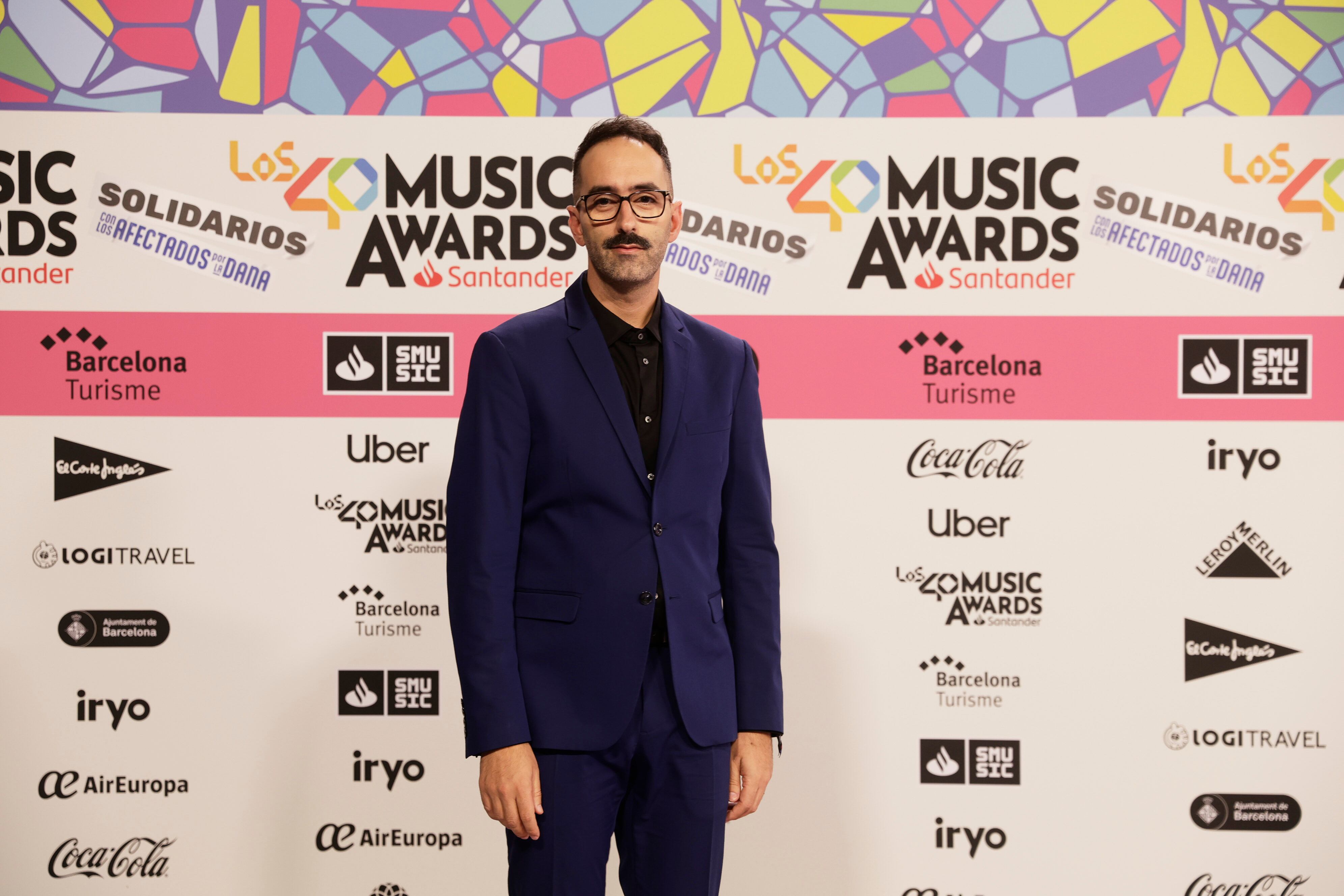 Este año, &quot;la música nos hace viajar&quot; con LOS40 Music Awards Santander, y nuestro compañero de ELS40 Adriá Soler ha elegido el color más Classic para volver atrás en el tiempo.