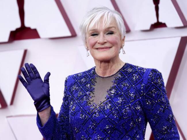 Glenn Close llega con su vestido de Armani
