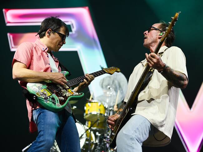 Hemos visto a Scott Shriner, bajista de Weezer, en la actuación del grupo en Coachella tan solo unos días después de que su mujer, la escritora de true crime, Jillian Lauren fuera herida y detenida por la policía por intento de asesinato.