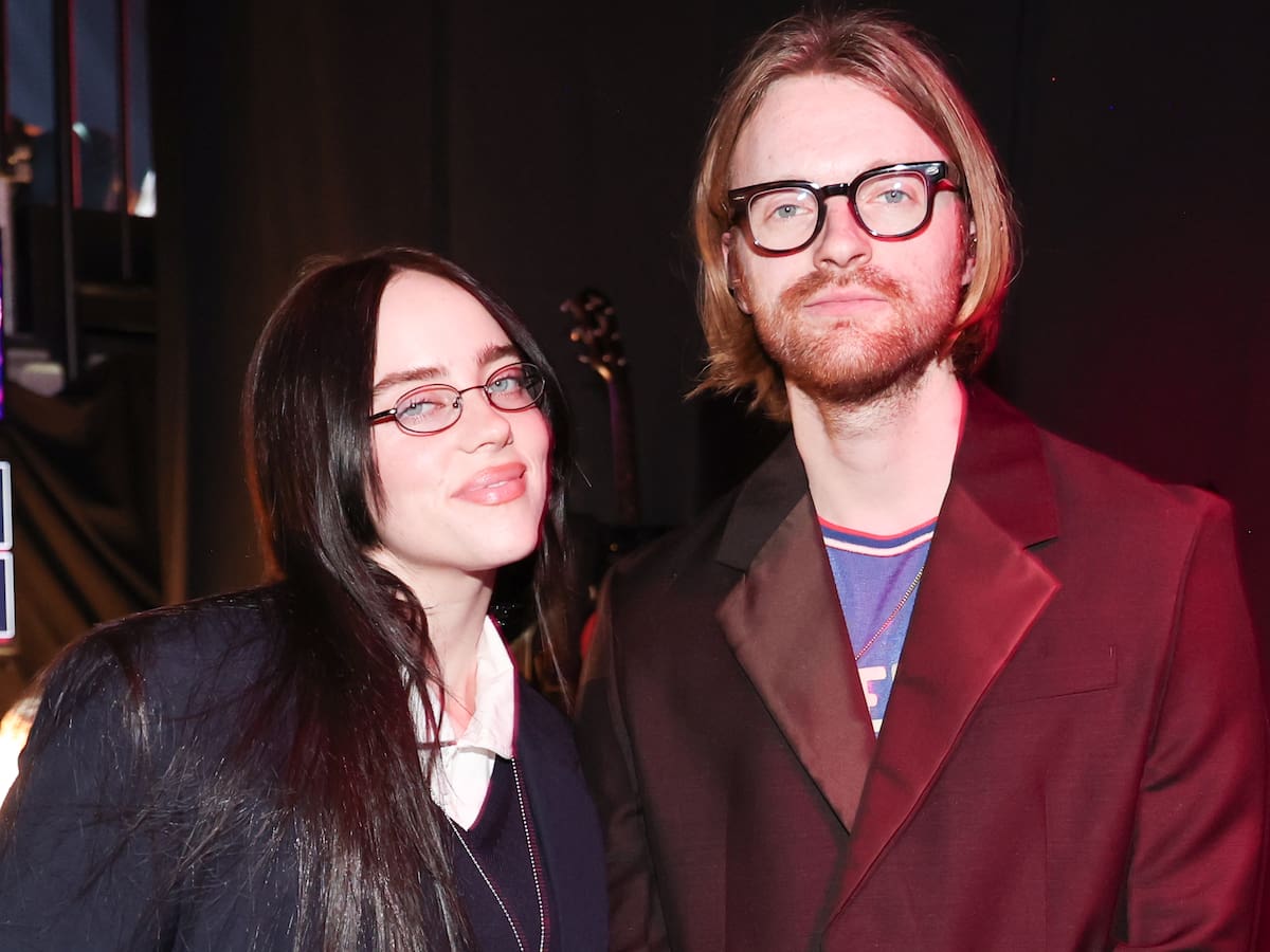 Finneas le cuenta a Benny Blanco cómo priorizó el éxito de Billie Eilish: “No tengo ningún problema con que Billie quiera mis canciones”