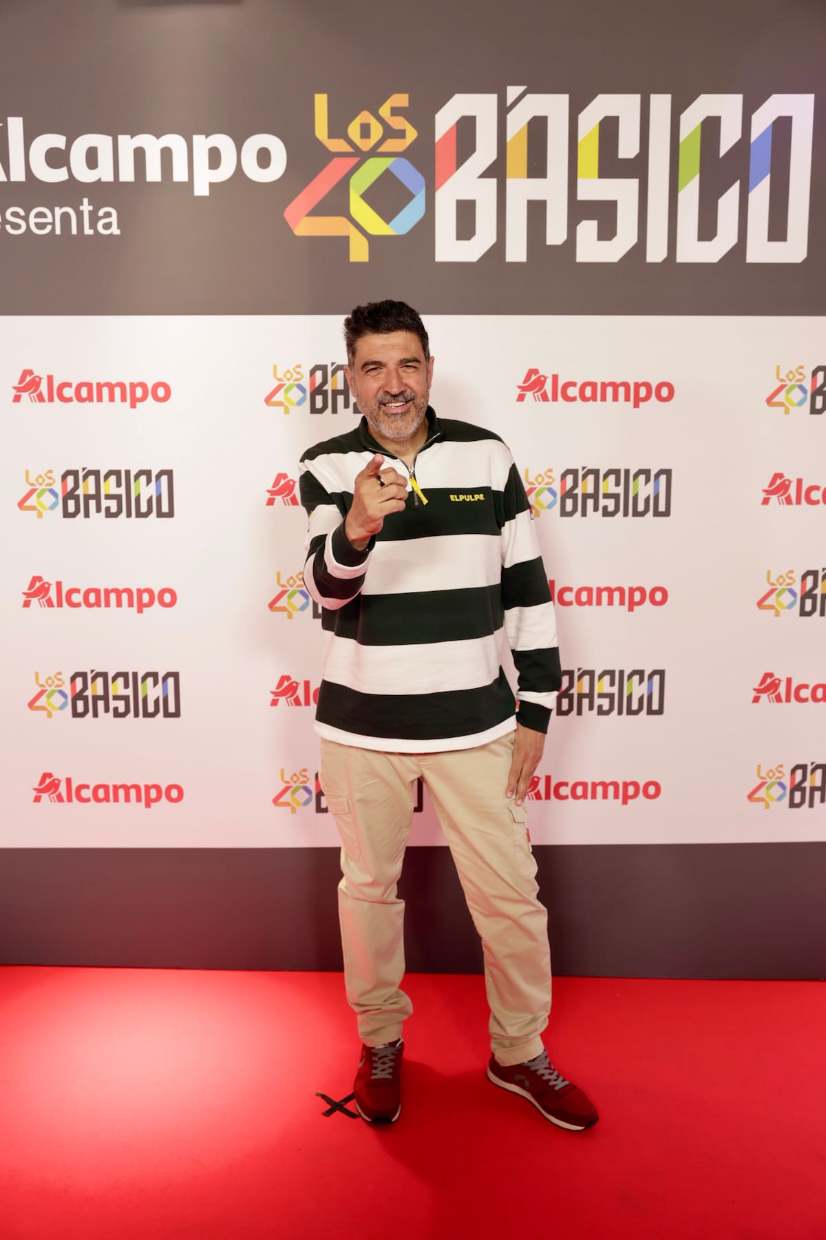 Tony Aguilar, maestro de ceremonias del concierto, posa para nuestra cámara.