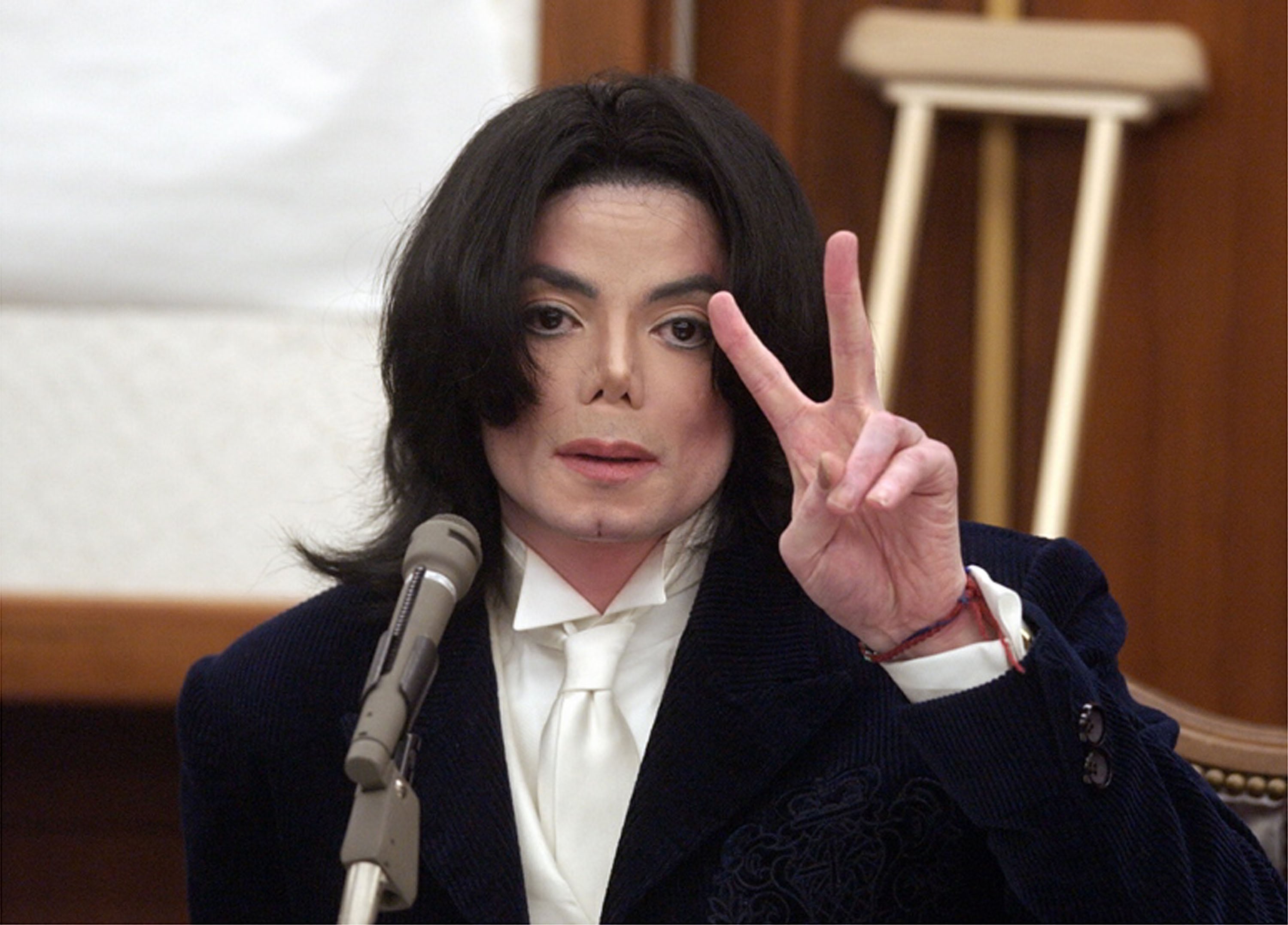 Michael Jackson testificando durante su juicio en Santa María, California.