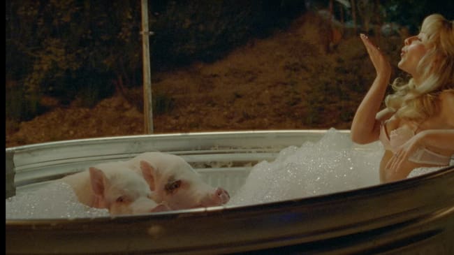 Sabrina Carpenter en 'Manchild'