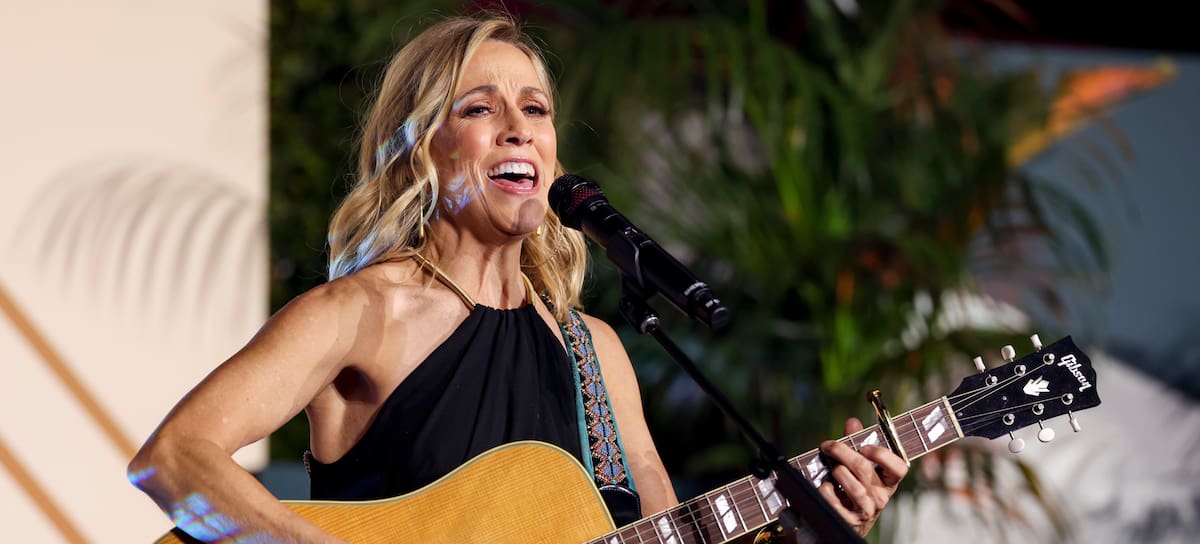 Sheryl Crow durante una actuación en Los Ángeles, California, el 27 de enero de 2024.