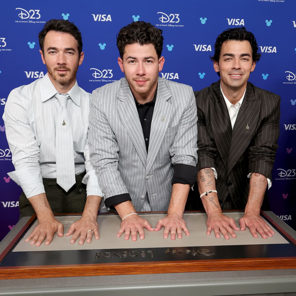 Letra y significado de 'Listen When Sad', la canción de Jonas Brothers que rescata una práctica de los 2000 hoy en desuso