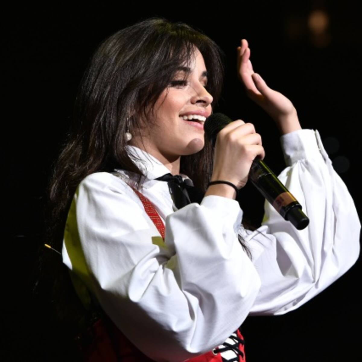 Camila cantó Havana con instrumentos de juguete