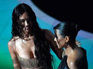 Megan Fox y Kourtney Kardashian, ardiente pareja para la nueva colección de ropa interior de Kim Kardashian