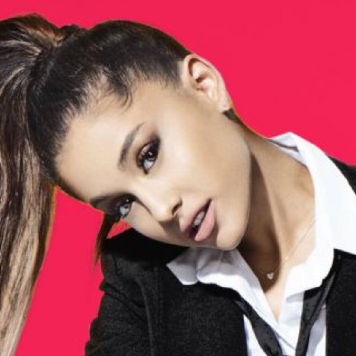 Así le respondió Ariana Grande a un fan que la insultó