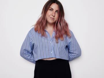 Carolina Iglesias lanza su primera novela y nos da pie para hablar del 8M, tipos de relaciones, OT o La oreja de Van Gogh