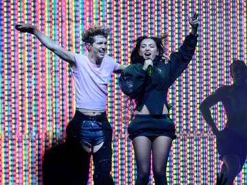 Charli xcx brilla en el escenario del Coachella 2025 con sus personas vitamina: Billie Eilish, Lorde y Troye Sivan